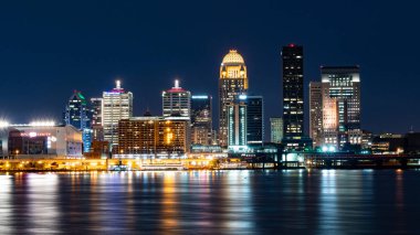 Geceleri Louisville şehir ışıkları - Louisville. Abd - 14 Haziran 2019