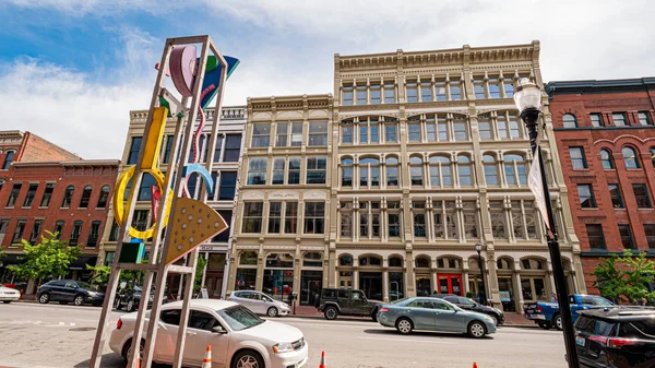 Escultura de arte callejero en Louisville Main Street - LOUISVILLE. Estados Unidos - 14 de junio de 2019 —  Fotos de Stock