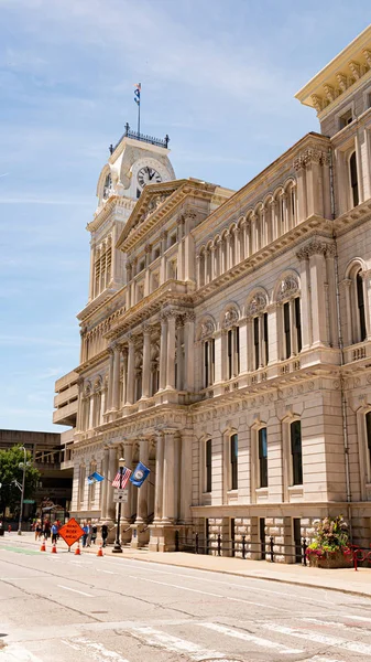 A városháza és a Louisville-Louisville. USA-június 14, 2019 — Stock Fotó