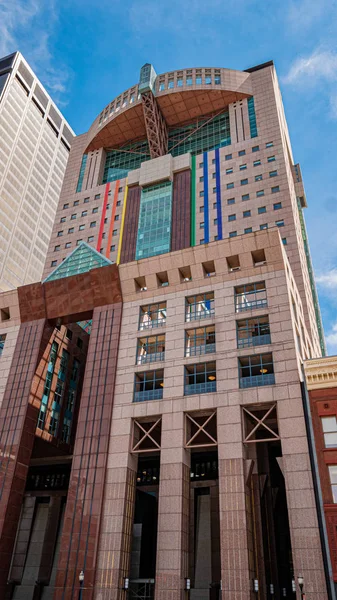 Art Deco-stijl gebouw-Humana Louisville-Louisville. Verenigde Staten-14 juni 2019 — Stockfoto