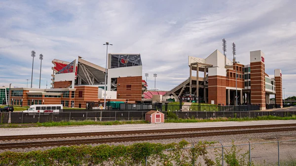 Estadio cardenal en Louisville - LOUISVILLE. Estados Unidos - 14 de junio de 2019 —  Fotos de Stock