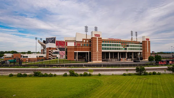 Estadio cardenal en Louisville - LOUISVILLE. Estados Unidos - 14 de junio de 2019 —  Fotos de Stock