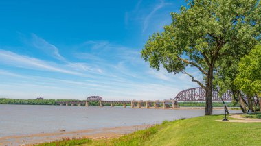 Ohio Nehri Louisville güneşli bir günde - Louisville. Abd - 14 Haziran 2019