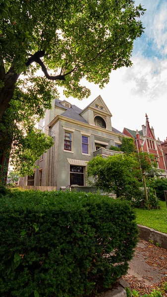 Belles demeures de style français à Old Louisville - LOUISVILLE. États-Unis - 14 JUIN 2019 — Photo