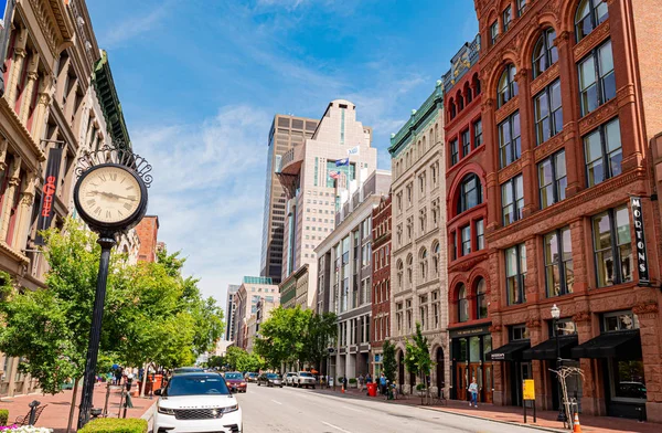 Street View in Louisville Downtown-Louisville. Verenigde Staten-14 juni 2019 — Stockfoto