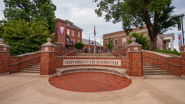 Universidad de Louisville - LOUISVILLE. Estados Unidos - 14 de junio de 2019 —  Fotos de Stock