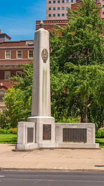 ルイビルの平和記念碑 - ルイビル。アメリカ - 2019年6月14日 — ストック写真