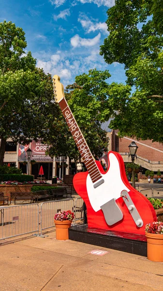 大Ole Opry的巨型吉他 纳什维尔 田纳西州 2019年6月15日 — 图库照片