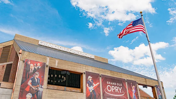 Beroemde bezienswaardigheid in Nashville-Grand Ole Opry-Nashville, USA-15 juni 2019 — Stockfoto