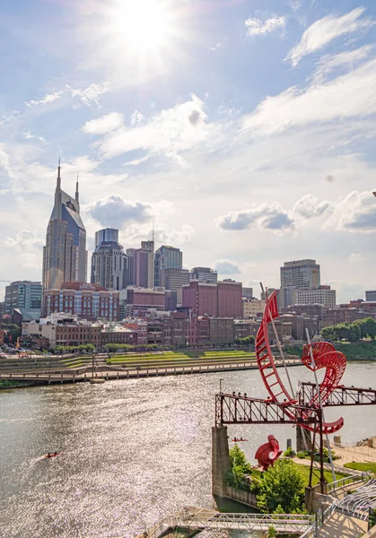 Skyline of Nashville on a sunny day - NASHVILLE, USA - JUNE 15, 2019 — Stock Photo, Image