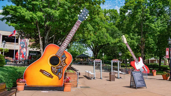 Huge Gitarer Grand Ole Opry Nashville Tennessee June 2019 stockbilde