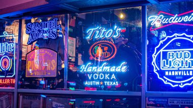 Nashville Broadway'de Neon tabelaları - Nashville, Tennessee - 15 Haziran 2019
