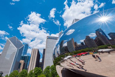 Chicago 'daki Millennium Park' taki Meşhur Bulut Kapısı - Chicago, ABD - 11 Haziran 2019