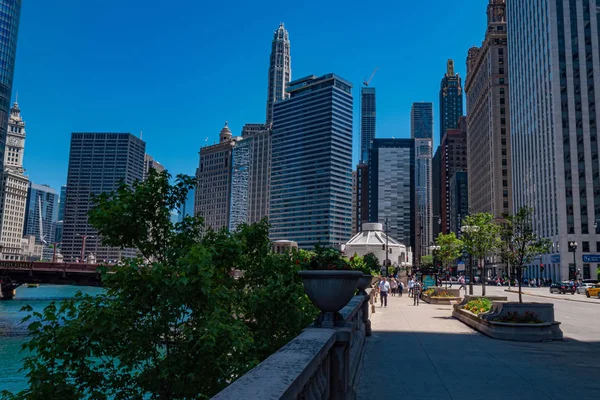 Os edifícios altos no centro de Chicago - CHICAGO, EUA - JUNHO 11, 2019 — Fotografia de Stock