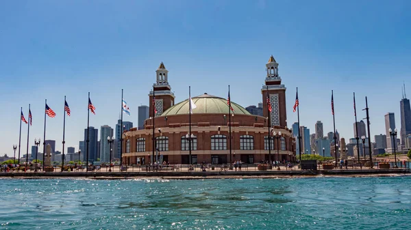 Chicago Navy Pier es un hito popular en el lago Michigan - CHICAGO, Estados Unidos - 11 de junio de 2019 — Foto de Stock