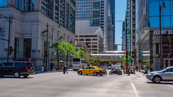 Typical street view in Chicago - CHICAGO, USA - JUNE 11, 2019 — Stock Photo, Image