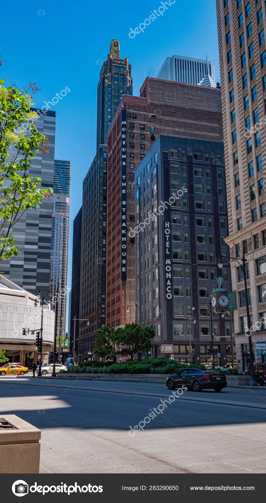 The High rise buildings of Chicago downtown - CHICAGO, USA - JUNE 11 ...