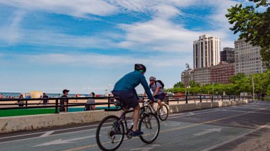 Chicago Shore Drive boyunca bisiklet şeritleri - Chicago, Abd - 11 Haziran 2019
