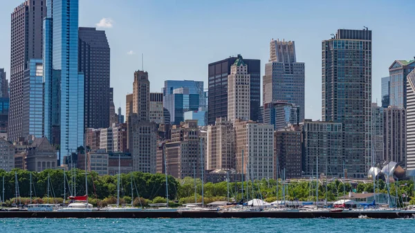 The High rise buildings of Chicago downtown - CHICAGO, EUA - JUNHO 11, 2019 — Fotografia de Stock