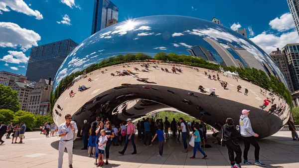 Популярная достопримечательность Чикаго - Millennium Park - Чикаго, США - 11 июня 2019 года — стоковое фото
