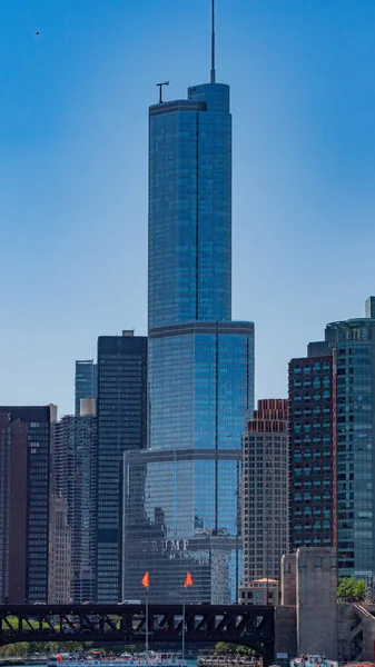 トランプタワーとホテルinシカゴ-アメリカ合衆国,シカゴ- 2019年6月11日 — ストック写真