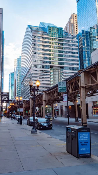 Trens de metrô na cidade de Chicago - CHICAGO, EUA - JUNHO 11, 2019 — Fotografia de Stock