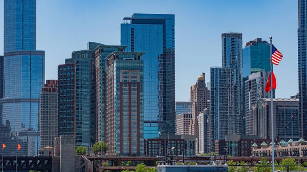 Высотные здания в центре Чикаго - ЧИКАГО, США - 11 июня 2019 года — стоковое фото