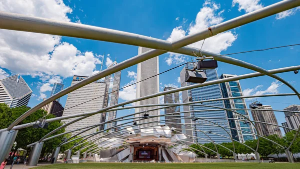 Jay Pritzker Concert Pavilion no Millennium Park em Chicago - CHICAGO, EUA - JUNHO 11, 2019 — Fotografia de Stock