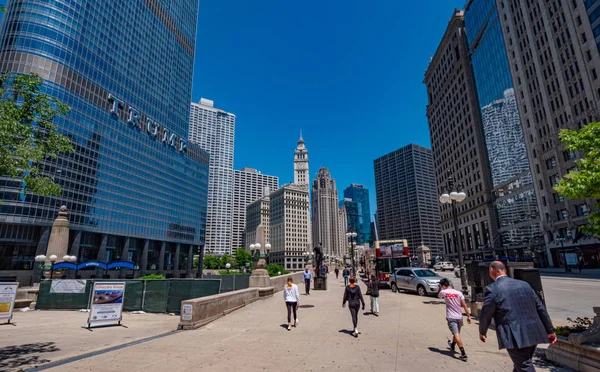 Chicago street view at Trump Tower - CHICAGO, EUA - JUNHO 11, 2019 — Fotografia de Stock
