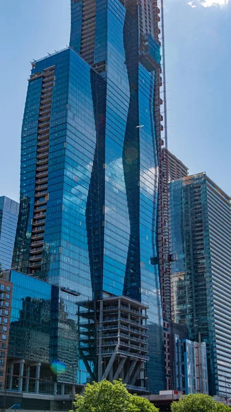 Chicagon korkeat rakennukset keskustassa - CHICAGO, USA - kesäkuu 11, 2019 — kuvapankkivalokuva