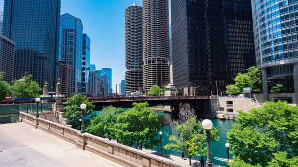 Vista típica del río Chicago - CHICAGO, Estados Unidos - 11 de junio de 2019 — Foto de Stock