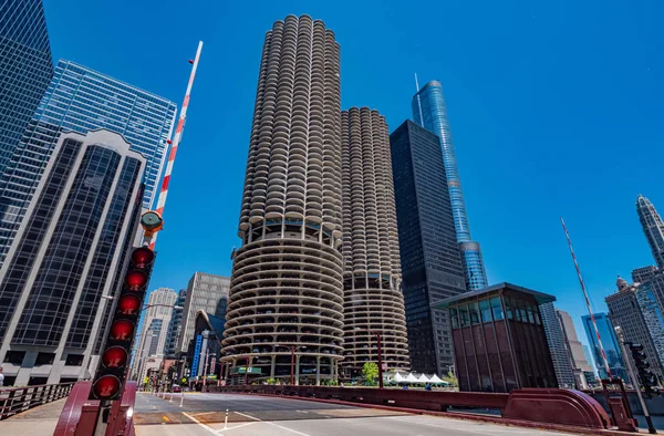 Architecture at Chicago River - CHICAGO, USA - 11 Ιουνίου 2019 — Φωτογραφία Αρχείου