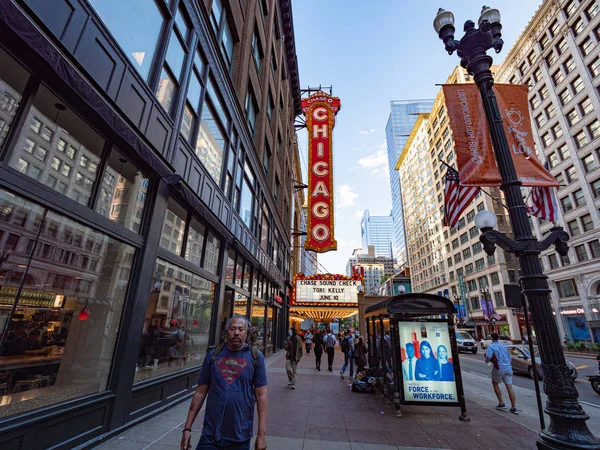 Teatro Chicago famoso na State Street antigo Balaban e Katz Theater - CHICAGO, EUA - JUNHO 11, 2019 — Fotografia de Stock