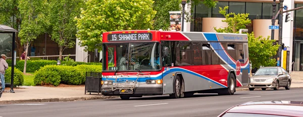 Общественный транспорт в Луисвилле - Луисвилл, США - 14 июня 2019 года — стоковое фото