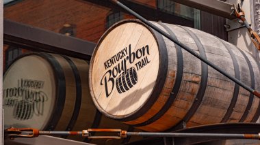 Louisville Kentucky 'deki Bourbon Fıçıları - LOUISVILLE, ABD - 14 Haziran 2019