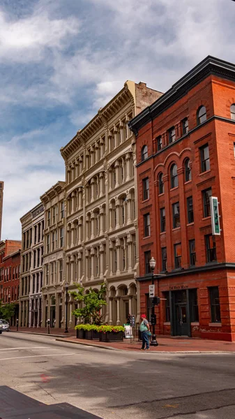 Main Street view in Louisville - LOUISVILLE, USA - 14 GIUGNO 2019 — Foto Stock