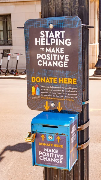 Donazione Box per le strade di Louisville - LOUISVILLE, USA - 14 GIUGNO 2019 — Foto Stock