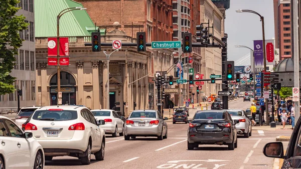 Straßenverkehr in st louis - saint louis. USA - 19. Juni 2019 — Stockfoto