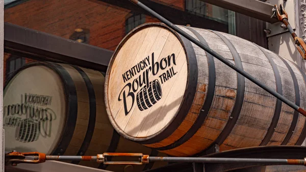 Bourbon Barrels in Louisville Kentucky - LOUISVILLE, USA - 14. Juni 2019 — Stockfoto