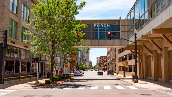 Street view in Louisville Kentucky - LOUISVILLE, USA - 14 GIUGNO 2019 — Foto Stock