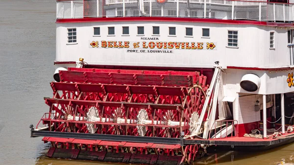 Belle di Louisville paddle wheel steamer - LOUISVILLE, USA - 14 GIUGNO 2019 — Foto Stock