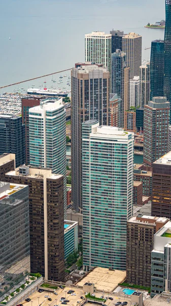 Los rascacielos de Chicago desde arriba - vista aérea de la ciudad - CHICAGO, Estados Unidos - 11 de junio de 2019 —  Fotos de Stock
