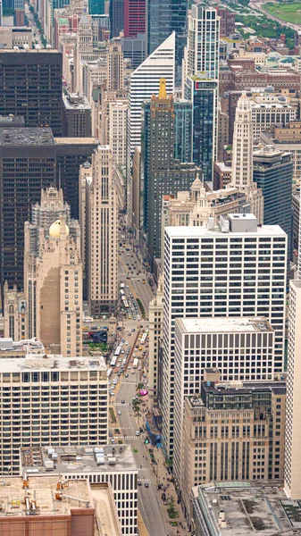 Chicagowskie drapacze chmur z góry - widok z lotu ptaka na miasto - CHICAGO, USA - czerwiec 11, 2019 — Zdjęcie stockowe