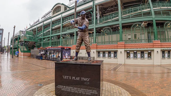 Monument bij Wrigley Field Baseball Stadium-Chicago, USA-10 juni 2019 — Stockfoto