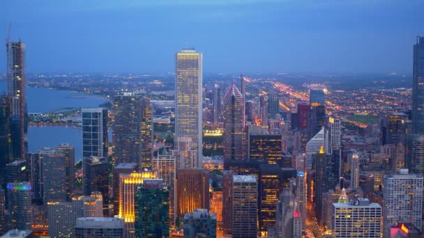 Chicago desde arriba - vista aérea increíble en la noche  - — Vídeo de stock