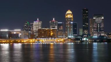 Gece Louisville Skyline zaman atlamalı çekim
