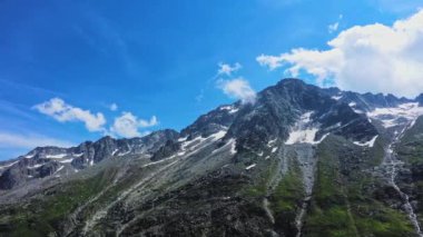 İsviçre Alpleri'nde güzel buzul - Yukarıdan İsviçre