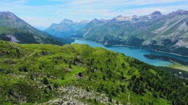 İsviçre Alpleri'nin güzel manzara - hava uçuş görüntüleri
