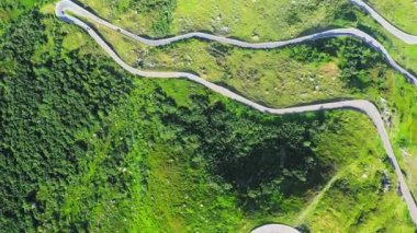 Yukarıdan İsviçre'de Furkapass