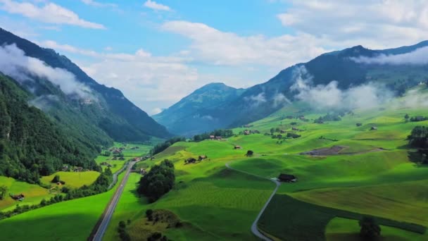 La Suiza hermosa de arriba - los Alpes suizos — Vídeo de stock